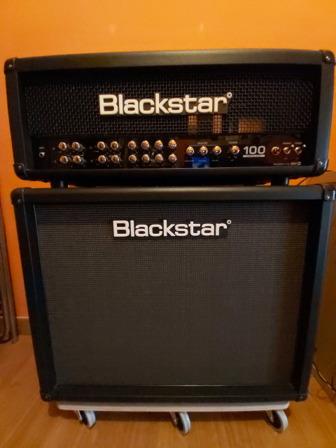 Blackstar Series One EL34 100w y pantalla Blackstar con dos altavoces