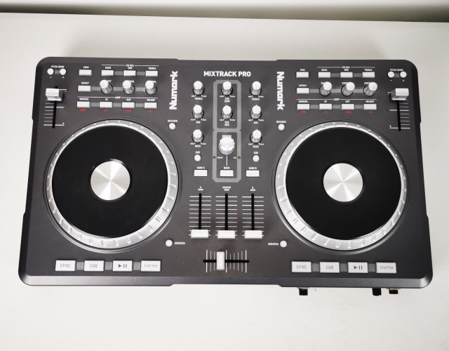 mesa mezclas Numark MixTrack PRO