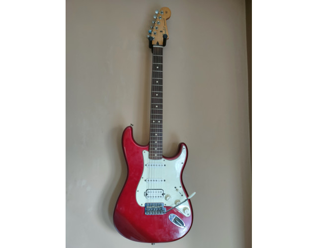 Fender Stratocaster HSS Made in Mexico (2011) Roja + Estuche Rígido