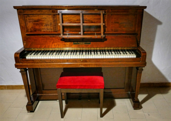 Piano vertical de Broadwood & Sons - año 1908 - Excelente condición