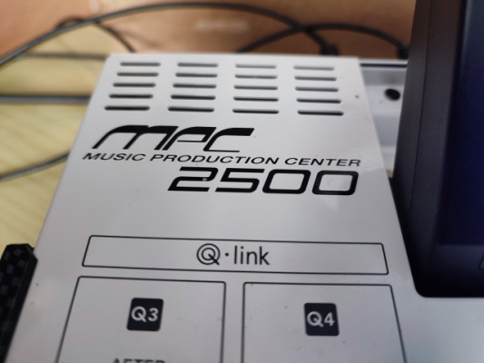 Akai MPC 2500 SE