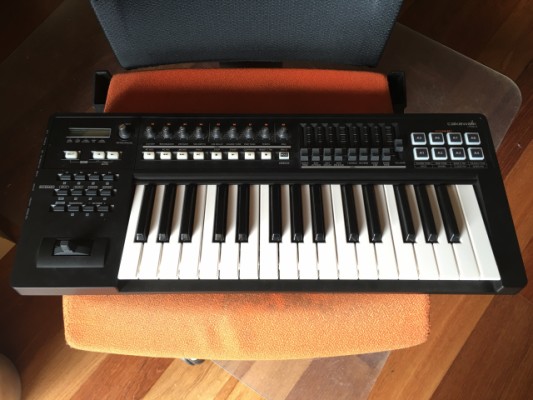 (O CAMBIO) Roland A-300 PRO MIDI Keyboard controller