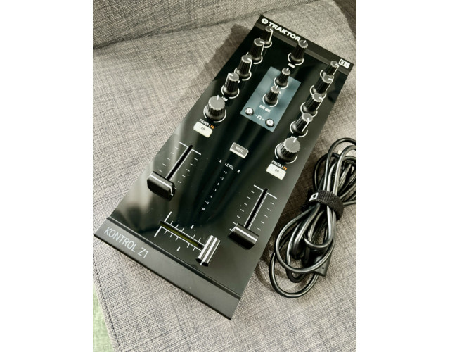 Native Instruments Traktor Z1 - DJ controller