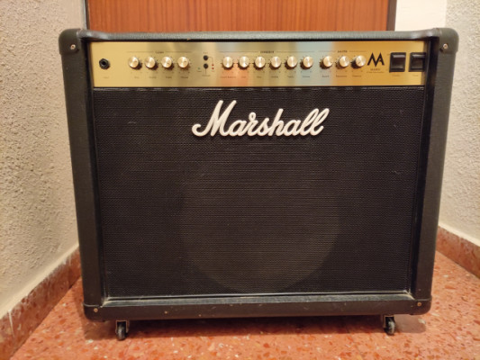 Amplificador a válvulas Marshall MA 50C.