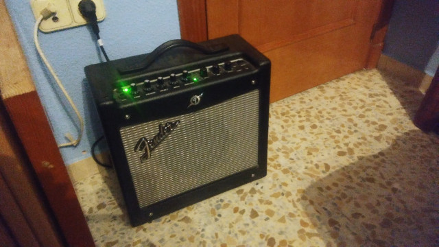 Vendo amplificador Fender Mustang I (v2)