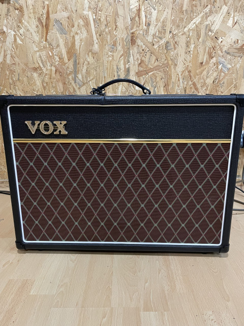 RESERVADO Amplificador VOX AC15 C1