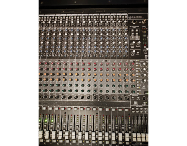 Mackie  Onyx 1640i Firewire.