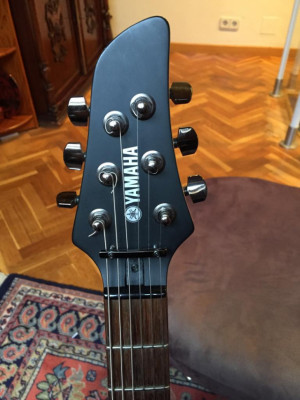 Guitarra Yamaha RGX 121 Z