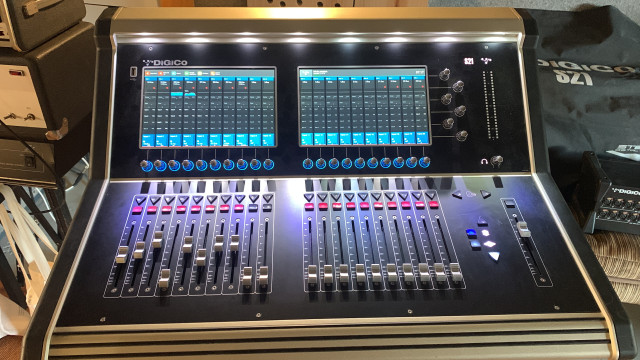 Digico s21 + stage A168+ tarjeta A3232 + flightcase