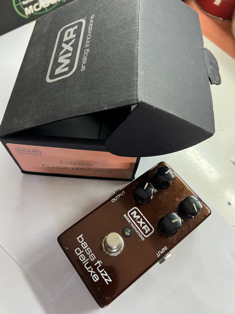 Pedal para bajo fuzz de luxe MXR