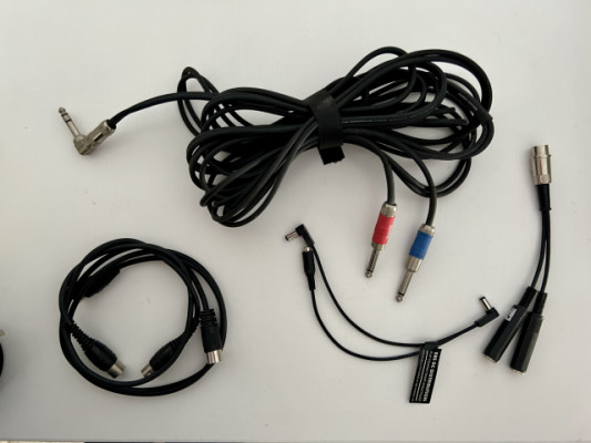 Cables varios ( 2 midi,1 Brunetti MC2,1 doblador alimentación )