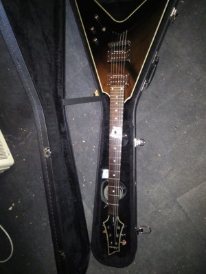 Vendo o cambio SCHECTER DIAMOND SERIES modelo FLYING V BLACKJACK