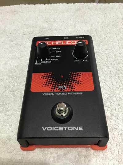 TC HELICON VOICETONE R1 Pedal de reverb para cantantes TC ELECTRONIC