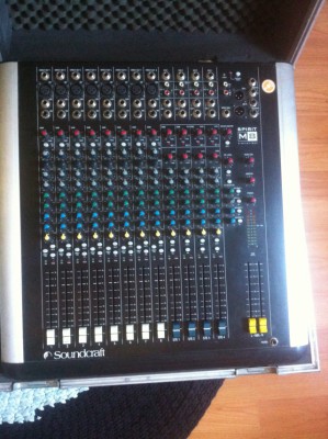 mesa de mezclas soundcraft M8