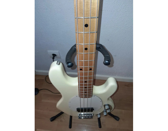 Bajo Music Man Stingray 3 EQ H
