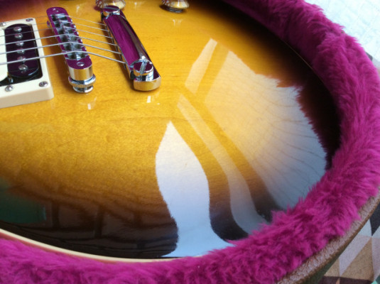 Gibson Les Paul Standard  Vintage Sunburst  .