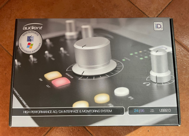Audient id22