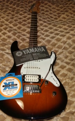 Vendo guitarra Yamaha Pacifica 112v