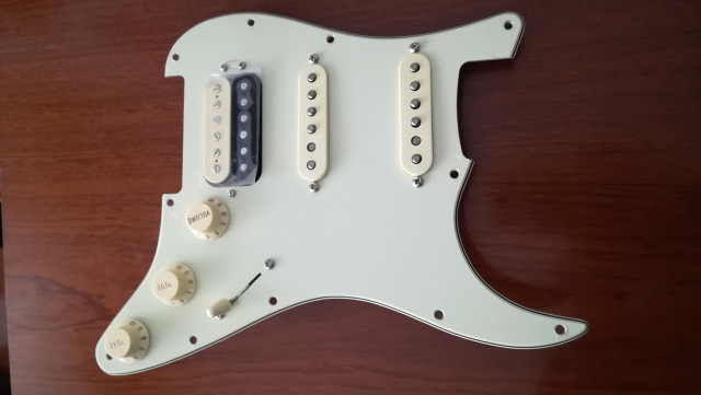 Golpeador completo Fender American Pro HSS