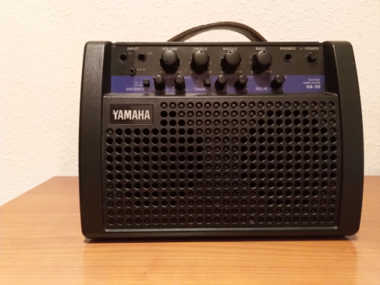 Amplificador a pilas Yamaha VA10 (Reservado)