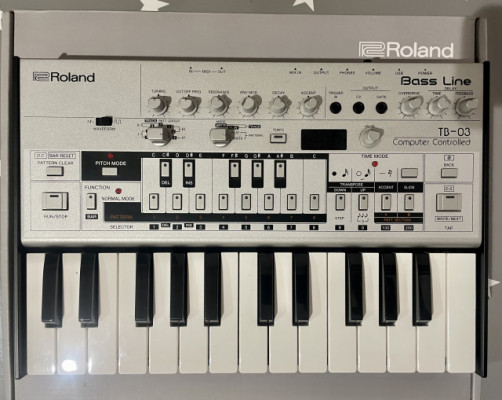 Roland TB-03 + Teclado KM-25