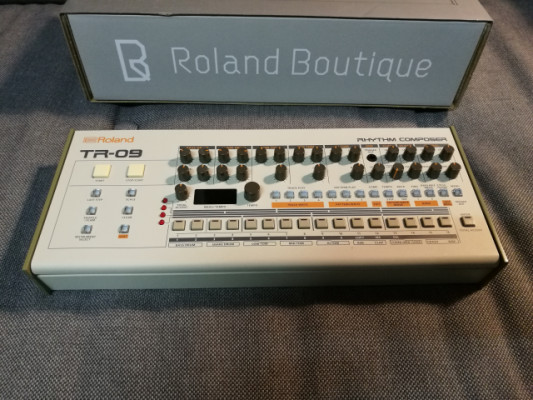 Roland TR09