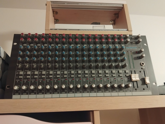 Mackie LM3204