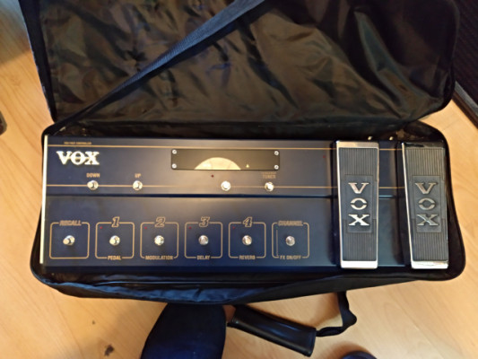 Vendo ampli de guitarra VOX AD60VTX + pedalera de control VC12
