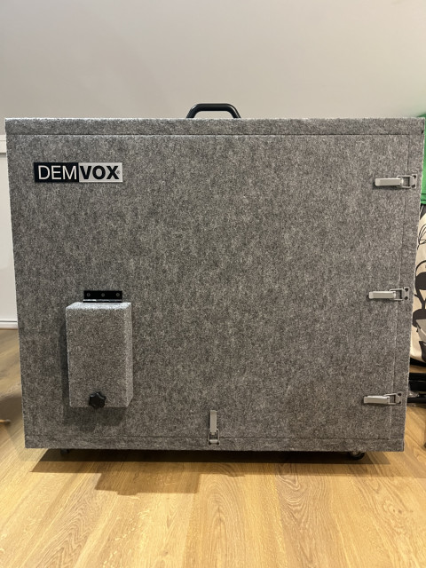 Caja insonorizada para amplificadores DemVox