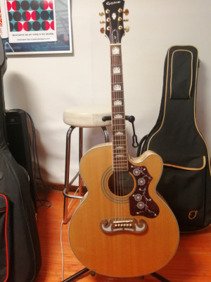 Guitarra Acústica Epiphone Jumbo EJ200 SCE