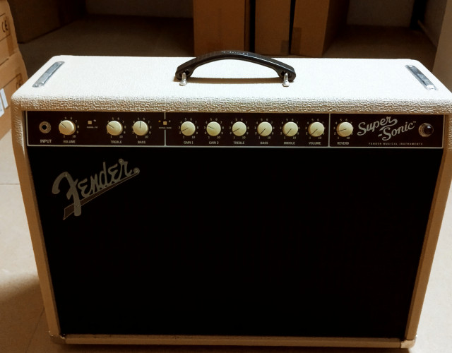 Fender SUPER-SONIC 22