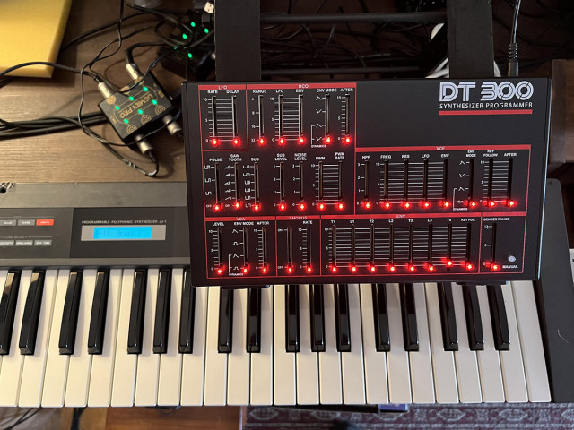 Roland ALPHA JUNO 1con controlador DTRONICS DT300