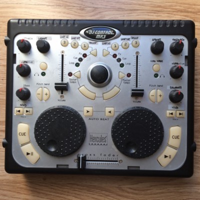 Controladora Hercules DJ Control MP3