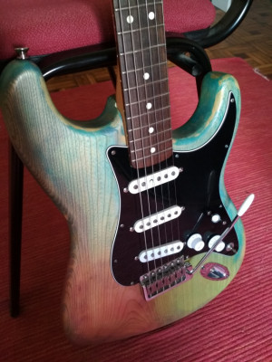 (o cambio) Stratocaster (cuerpo Greco, mástil Fender)