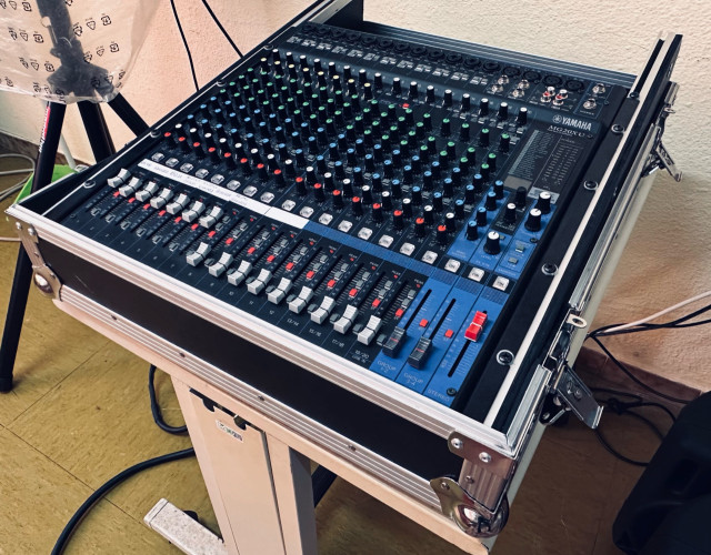 Mesa de Mezclas Yamaha MG20XU