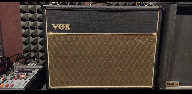 Vox AC30CC2X Custom Classic 2-Channel 30-Watt 2x12" Blue Alnico Guitar Combo