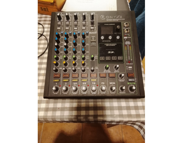 Mesa mackie onyx8