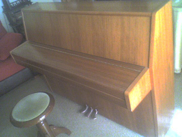 PIANO vertical YAMAHA M1J