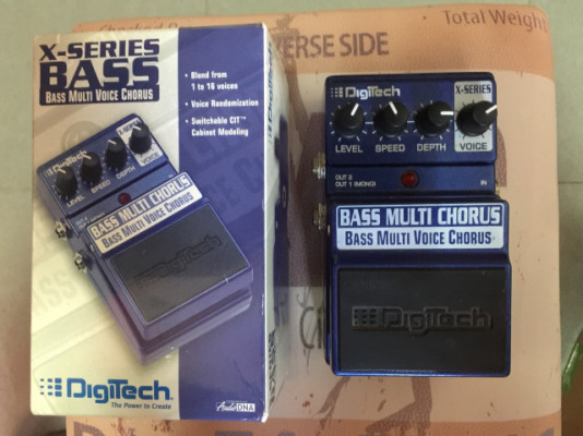 Pedal Bass Chorus Digitech X Series en caja