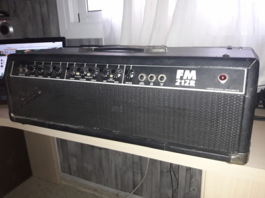 Fender FM212