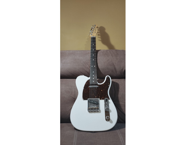 Se vende fender telecaster am pro 2