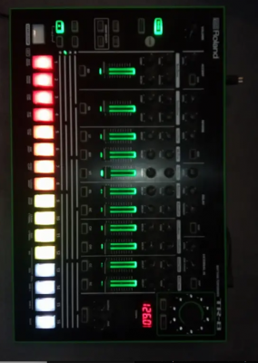 ROLAND TR8 AIRA IMPECABLE