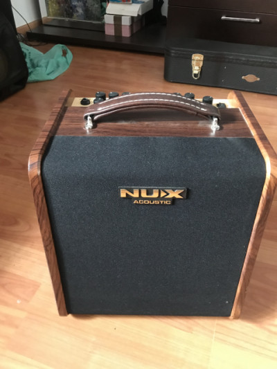 Nux stageman AC50 con pedal Nux bluetooth nmp4