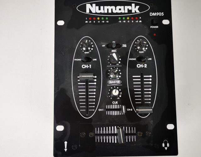 Mesa de mezclas analógica NUMARK DM905