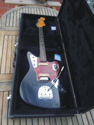 Fender Jaguar de 1965 con hardcase original.