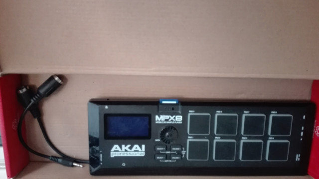 Sampler Akai MPX8 (regalo SD)