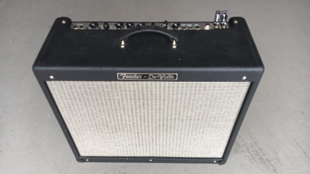 Fender hot rod deville 2X12 con V30