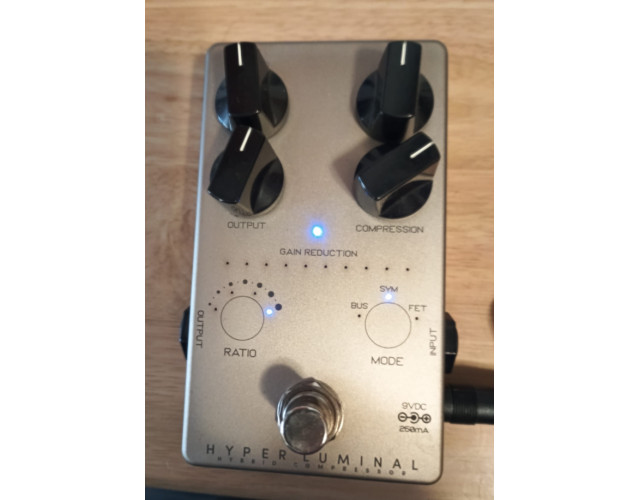 Pedal DARKGLASS HYPERLUMINAL HYBRID COMPRESOR