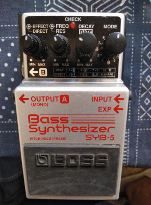 Boss SYB-5  Boss synthesizer