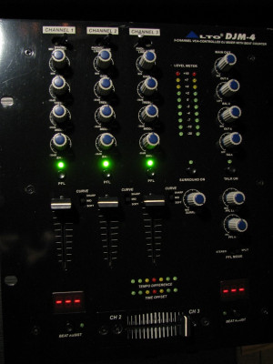 mesa mezcladora para DJ Alto Djm-4